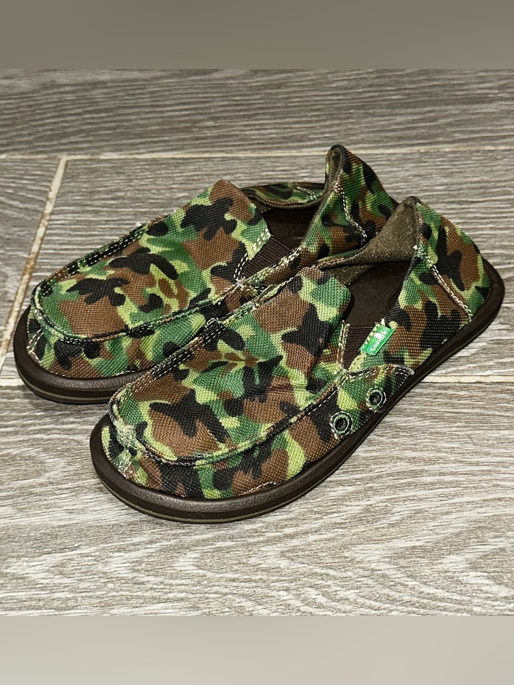 SANUK Youth Boys Sz 2 Vagabond Sidewalk Surfers Loafers Camo Canvas Shoes EUC